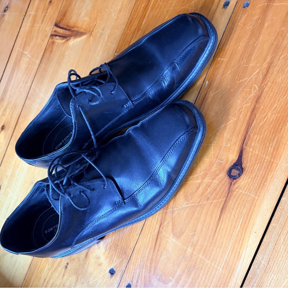 Bostonian Black Leather Oxfords